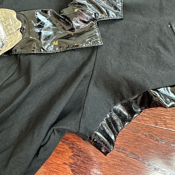 Spirit of Halloween police woman costume - Picture 10 of 16